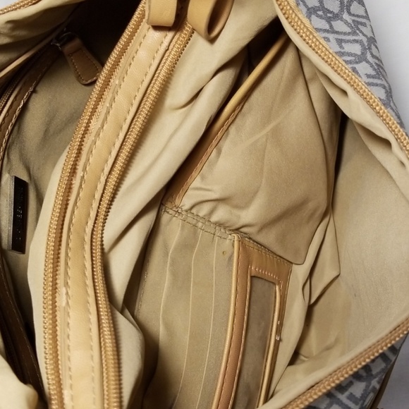 Cy GIANI BERNINI
crossbody bag
nuetral stylish bag - Picture 5 of 7